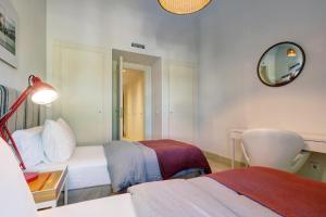 En eller flere senge i et værelse på Beautiful penthouse overlooking marina channels