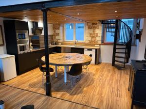 a kitchen with a table and chairs in a room at Loft industriel - hyper centre cambrai in Cambrai