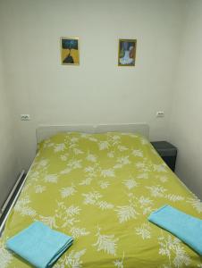 En eller flere senge i et værelse på Asian guest house 555 + 2 billeder