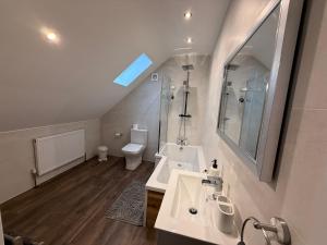 Ένα μπάνιο στο The Silvan Lodge, Peace, Privacy, and Pure calm +29 φωτογραφίες