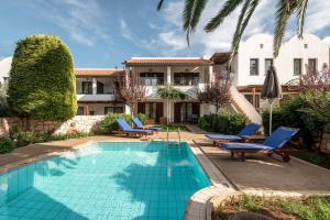 Bazén v ubytování Annabelle Beach Resort nebo v jeho okolí