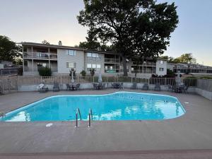 a large swimming pool in front of a building at Lakeside Haven - Condo for 8 in Sunrise Beach