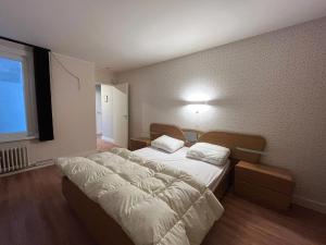 Ένα ή περισσότερα κρεβάτια σε δωμάτιο στο Modern 2-bedroom apartment within walking distance of the city centre and the beach T209