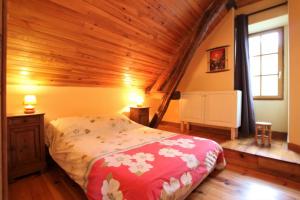 a bedroom with a bed and a wooden ceiling at Le lheze in Cette-Eygun