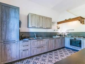 Η κουζίνα ή μικρή κουζίνα στο Holiday Home Vecchio Forno by Interhome