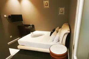 TV a/nebo společenská místnost v ubytování Donald Mansion