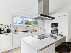 Η κουζίνα ή μικρή κουζίνα στο Holiday Home Paradiso by Interhome