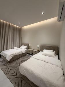 En eller flere senge i et værelse på A&F Luxury Apartment