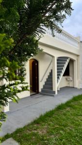 Το κτήριο όπου στεγάζεται  η παραθεριστική κατοικία +21 φωτογραφίες