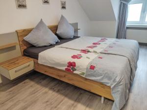 Postel nebo postele na pokoji v ubytování Apartment Sonnenschein by Interhome