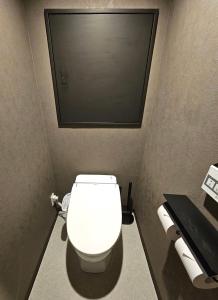 Koupelna v ubytování AURA YUZAWA Apartment Hotel - Spacious 1Bedroom Apartment with Large Living Room Sleeps 4 to 6, Bedroom with 2-Double Beds, Living Room with 1-Double Bed & 1-Sofa Bed + 55 fotografií