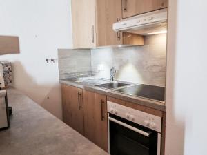 Η κουζίνα ή μικρή κουζίνα στο Studio Neige et Soleil Nr 13 by Interhome