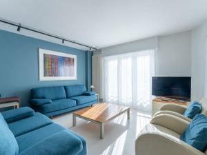 Μια τηλεόραση ή/και κέντρο ψυχαγωγίας στο Apartment Marie Antoinette by Interhome +24 φωτογραφίες