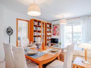 TV a/nebo společenská místnost v ubytování Apartment Dianium-3 by Interhome