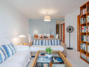 Posezení v ubytování Apartment Dianium-3 by Interhome + 27 fotografií