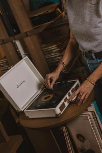 a person opening a box with a record at Hôtel Suzie Blue in Paris
