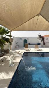 Bazén v ubytování Marbella Resort nebo v jeho okolí