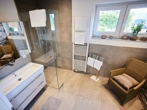 Vannituba majutusasutuses Apartment am Sonnenhang by Interhome