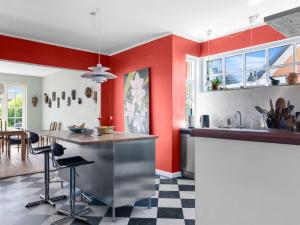 Kuchyň nebo kuchyňský kout v ubytování Holiday Home Rosamunde - 350m from the sea by Interhome