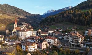 Nespecifikovaný výhled na hory nebo výhled na hory při pohledu z hotelu