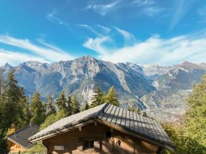 Phong cảnh thiên nhiên gần nhà gỗ