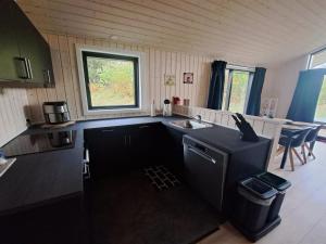 Kuchyň nebo kuchyňský kout v ubytování Holiday Home Jelisaveta by Interhome