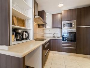 Kuchyň nebo kuchyňský kout v ubytování Apartment Punta del Sol by Interhome