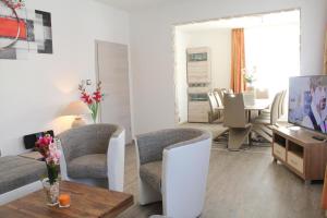 TV a/nebo společenská místnost v ubytování Modernes Ferienhaus In Daun