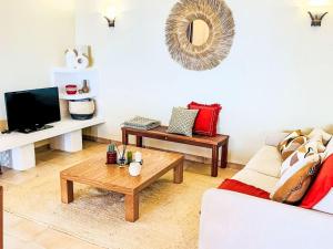 Μια τηλεόραση ή/και κέντρο ψυχαγωγίας στο Holiday Home Casa Orsoni II by Interhome