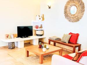 Μια τηλεόραση ή/και κέντρο ψυχαγωγίας στο Holiday Home Casa Orsoni II by Interhome