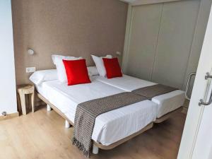 Postel nebo postele na pokoji v ubytování Apartment Pillaras da Lanzada - Enmalle by Interhome + 8 fotografií