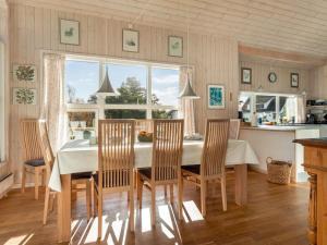 Kuchyň nebo kuchyňský kout v ubytování Holiday Home Tjorven - 400m from the sea by Interhome