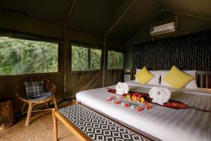 Postel nebo postele na pokoji v ubytování Khaosok Boutique Camps + 139 fotografií