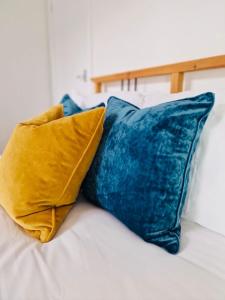 Postel nebo postele na pokoji v ubytování The Tewkesbury Modern Retreat Sleeps 5 + 30 fotografií