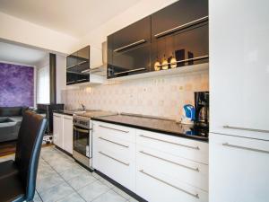 Køkken eller tekøkken på Apartment Zora-4 by Interhome