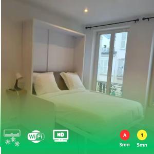 Una cama o camas en una habitación de 243- Jardin de Jouy - Vincennes Centre