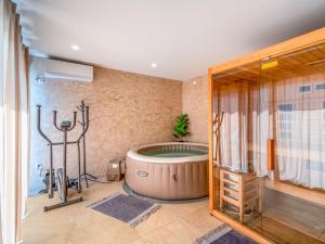 Billede fra billedgalleriet på Holiday Home Vila Breg 1 by Interhome i Kamešnica