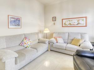 Χώρος καθιστικού στο Apartment Primfilat by Interhome