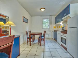 Køkken eller tekøkken på Holiday Home Marina de Talaris by Interhome