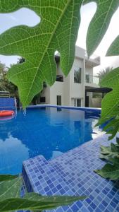 Bazén v ubytování شاليه ميلان Milan Chalet nebo v jeho okolí