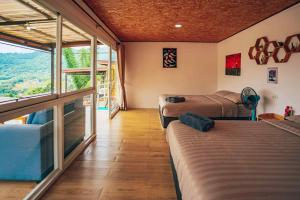 Postel nebo postele na pokoji v ubytování ภูแสงไฟ โฮมสเตย์