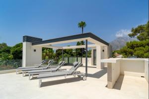 Φωτογραφία από το άλμπουμ του Ultra Luxury 5 Bedroom Retreat with Rooftop Solarium στη Μαρμπέλλα