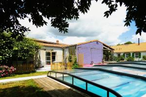 a swimming pool in the backyard of a house at Au Bal des Oiseaux in Chavagnes-en-Paillers