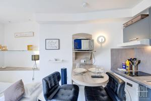 Galeriebild der Unterkunft Studio Five - Hyper centre - Proche gare - 2V in Tours