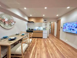 Η κουζίνα ή μικρή κουζίνα στο Aa歌舞伎町 东京最中心 东新宿四分钟