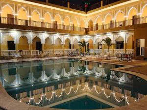 Πισίνα στο ή κοντά στο Hotel LS Haveli