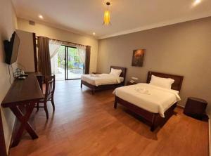 Televiisor ja/või meelelahutuskeskus majutusasutuses Emerald Angkor Siem Reap Cambodia