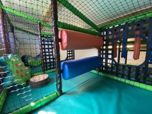 ein Spielzimmer mit einem Spielplatz mit Rutsche in der Unterkunft 4 Bed in Shebbear oc-w33730 in Black Torrington + 7 Fotos