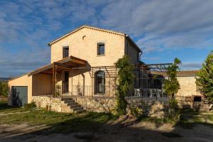 Το κτήριο όπου στεγάζεται  η παραθεριστική κατοικία