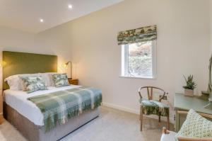 En eller flere senge i et værelse på 2 Bed in Dunsop Bridge oc-w33526